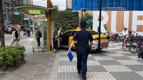 新北,三重,捷運站,計程車,暴衝,公車亭,