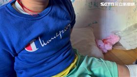 彰化3姊弟過馬路遭撞，2姊妹命危，弟弟回憶當時。(圖/翻攝畫面)