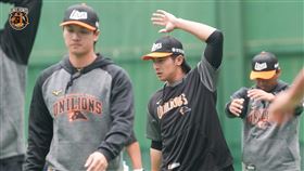 外野三帥蘇智傑、陳傑憲和林安可在交流賽最終回都是先發上陣。（圖／統一獅球團提供）