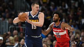 ▲約基奇（Nikola Jokic）對金塊以外的所有球隊都締造過「大三元」。（圖／美聯社／達志影像）
