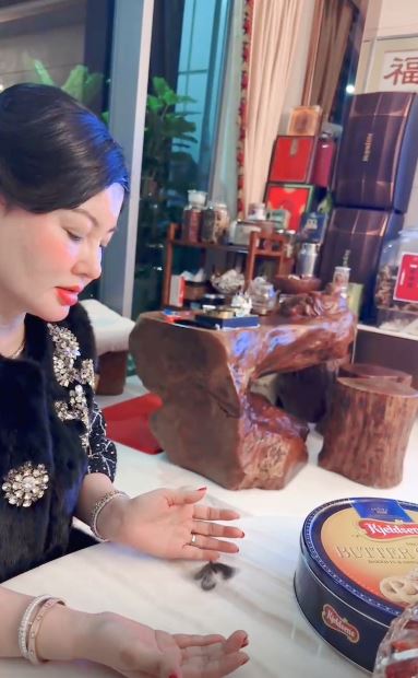 蔡天鳳母親「五姐」悲悼愛女。（圖／翻攝自五姐抖音）