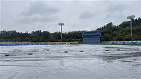 中職樂天桃猿抵達宮崎  天氣不佳練球取消中華職棒樂天桃猿隊將與日職福岡軟銀鷹隊、歐力士猛牛隊進行交流賽，23日包機抵達日本宮崎，原定要在宮崎Ivy Stadium練球，但因天氣不佳取消。中央社記者楊啟芳攝  113年2月23日