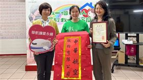 華航公關室協理潘文琮（右起）、創世桃園分院院長陳舒婷、華航公關室經理郭睦芳。（圖／創世桃園分院提供）