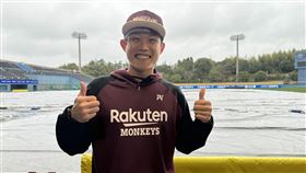 陳冠宇自請重返先發  交流賽首戰登板對軟銀中華職棒樂天桃猿隊23日抵達日本宮崎，24日將與日職福岡軟銀鷹隊交手，預計推出左投陳冠宇（圖）先發，他本季春訓向總教練爭取重返先發角色，希望給自己再一次挑戰的機會。中央社記者楊啟芳攝  113年2月23日