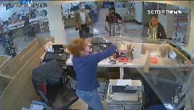 文 男砸監理站1800