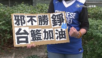 獨／亞洲盃舉牌「邪不勝錚」　球迷遭驅離