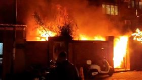 來不及過元宵節！台南民宅驚傳火警　母子受困「燒成焦屍」。（圖／翻攝畫面）