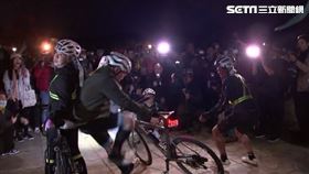 柯文哲再戰一日北高，出發前不慎慘摔。