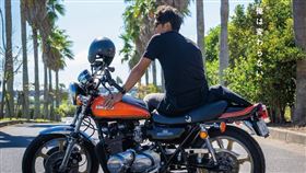 反町隆史在26年後再次演出鬼塚英吉一角，霸氣外露。（圖／翻攝自官方X）