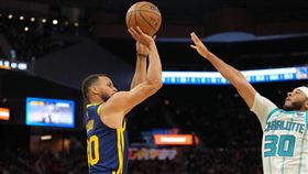 ▲柯瑞（Stephen Curry）兄弟本季首度對決。（圖／路透社／達志影像）