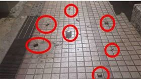 高雄巷弄鞭炮傳神秘投擲，現場多處鞭炮殘留。（圖／翻攝畫面）