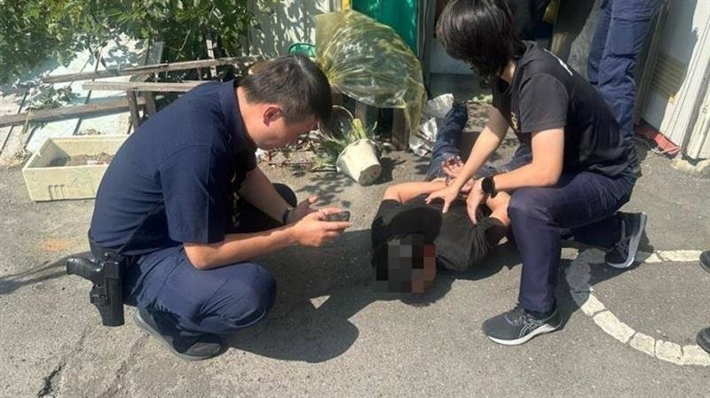 高雄男不滿鳥店收購價格　持木棍毆打店員