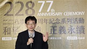 228事件77週年紀念活動　薛化元出席（1）「和平‧記憶 正義永續－228事件77週年紀念系列活動」記者會24日在228國家紀念館舉行，228事件紀念基金會董事長薛化元表示，推動228事件紀念活動、進行真相調查、探究責任歸屬，目的不僅是為了過去而已，更重要是盼透過相關作為，讓所有台灣人都可以在共同的歷史命運上構築未來，並且避免不幸事件重演。中央社記者張皓安攝  113年2月24日