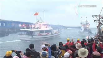 野柳元宵重頭戲　勇士盛裝跳港外國人也瘋