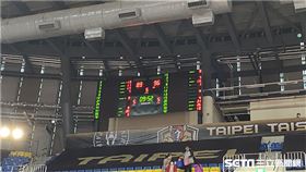 ▲臺北戰神主場迎戰臺南台鋼獵鷹，比賽因為記分板故障延誤，直到比賽結束仍未恢復。（圖／記者張沛嘉攝影）