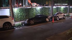 豪宅新建工地害路塌 　工人進「天坑內」修復