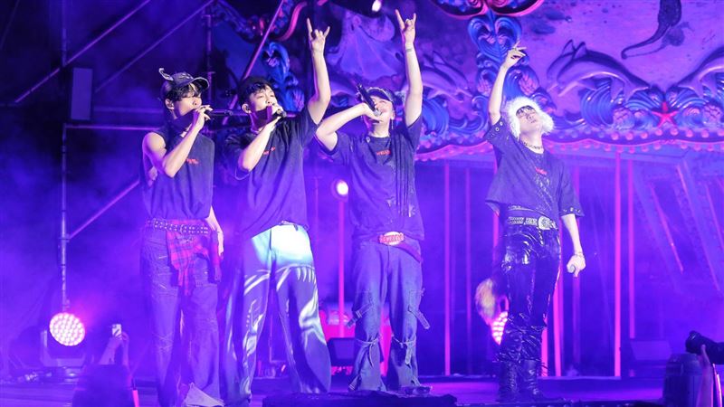 U:NUS演唱會濕透　無預警唱新歌全場嗨翻