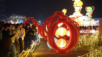 台灣燈會點燈、世界蘭展開幕　湧逾百萬人
