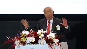 台積電熊本一廠開幕 張忠謀致詞台積電24日舉行熊本廠開幕典禮，創辦人張忠謀致詞表示，相信熊本廠能進一步提升晶圓供應鏈的韌性，並為日本半導體帶來新一波復興。中央社記者楊明珠熊本攝  113年2月24日