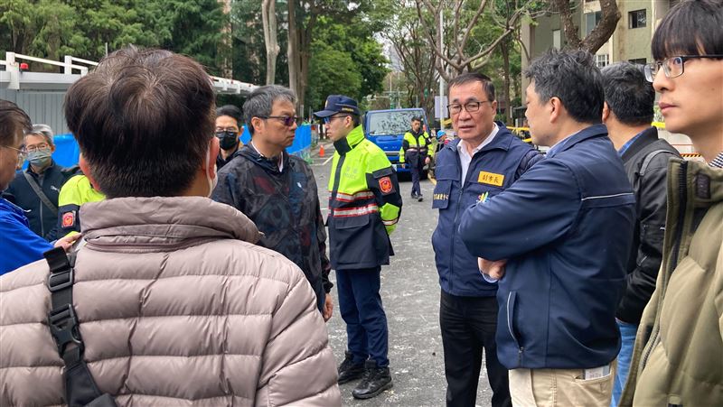 赴慶城街塌陷工地！李四川：10點雙向通車