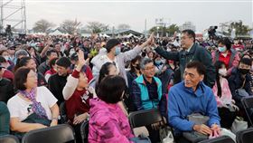 ▲《超級夜總會》移師安平燈區！吸引上萬人　黃偉哲行銷台南市集好禮（圖／台南市府提供）

