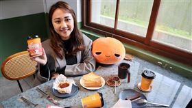 蝦皮購物「3.3女神購物節」購買柑蝦山茶花輕拿鐵，還有機會獲得限量蝦皮優惠碼杯套。（圖／品牌業者提供）