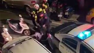 屏東殺人惡警起底　曾對無辜少年踹頭挨告