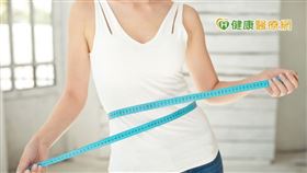 除了飲食和運動之外，體態姿勢的調整可靠塑身衣協助，尤其平常繁忙的媽咪沒有多餘時間運動時，選擇一件功能型塑身衣可讓身型恢復事半功倍，也能適時提醒自己姿勢的矯正。