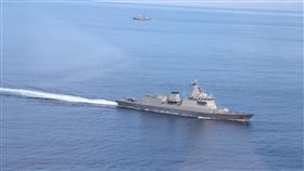菲律賓海軍艦隊演習中國軍方30日指控菲律賓巡邏艦闖入黃岩島鄰近海域，菲方反指北京對此過度炒作，製造不必要的緊張。圖為菲律賓海軍艦隊25日在面向南海的卡朋斯島（Capones）附近舉行聯合演習。（菲律賓海軍提供）中央社記者陳妍君馬尼拉傳真  112年10月31日
