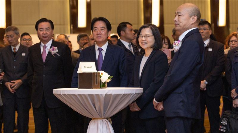 蔡英文偕賴清德出席日本天皇華誕慶祝酒會