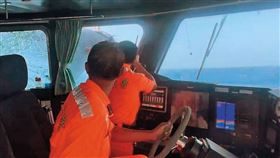 海巡署針對三無船舶及不配合執法者進行扣留，以確保海域治安，近年扣船狀況下降。（示意圖／海巡署提供）