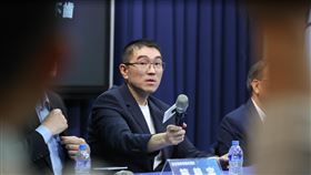 謝國樑說明基隆東岸商場爭議（3）基隆市東岸商場產權引起爭議，基隆市長謝國樑（圖）21日上午在國民黨中央黨部出席記者會表示，此案的攻擊都有政治、選舉目的，但不要低估他捍衛市民的決心，不會將新台幣25億元的市府資產落入民間企業。中央社記者謝佳璋攝  113年2月21日