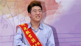 建中罕病生獲總統教育獎  面對困難努力向前建國中學學生顧文凱因罕病導致肌肉神經逐漸退化，但他克服障礙，不僅多益測驗拿到滿分，還創立麥塊社團、推廣身障滑板，7日獲頒2023總統教育獎。他說，每個人的生命中都有不同困難，就算一時無解，仍要努力去做，不能灰心。中央社記者鄭傑文攝  112年7月7日