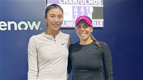 聖地牙哥女網賽  詹皓晴攜手墨西哥搭檔闖8強台灣網球好手詹皓晴（左）與墨西哥搭檔奧爾摩斯（Giuliana Olmos）（右）27日在WTA聖地牙哥女網賽逆轉擊敗對手，順利闖進8強。（劉雪貞提供）中央社記者黎建忠傳真  113年2月27日