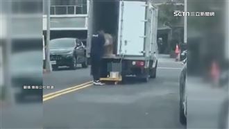 馬路當停車場！物流送貨車停路中擋道