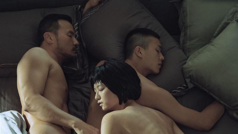 男星過激情慾探索！三人行震撼三觀