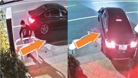 2男移開拒馬倒車入庫！屋主氣炸「把我家當你家」嗆：人不要臉天下無敵（圖／翻攝自爆料公社）