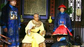 ▲大臣給雍正建議治水人才。（影視示意圖／翻攝自百度百科）