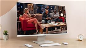LG MyView 31.5” 4K IPS高畫質智慧顯示器以4K螢幕產生更清晰生動的影像，透過鮮豔的色彩呈現搭配立體聲喇叭營造非凡體驗，可隨時將工作空間轉換為家庭劇院。（圖／品牌業者提供） 