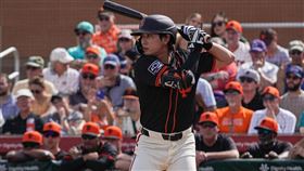 ▲透過入札制度挑戰大聯盟，「風之孫」李政厚熱身賽首打席敲安。（圖／翻攝自巨人推特）