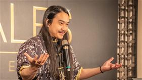 幻術大仙遭2男上台「掀底」心寒：被蹂躪（圖／翻攝粉專）