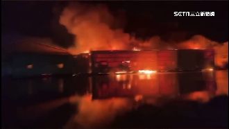 台中大甲倉儲工廠大火　8消防分隊急搶救