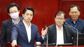 拒因大火臭味懲處同仁　吳盛忠辭環保局長