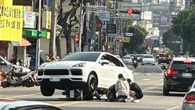 保時捷,機車,休旅車,Porsche Cayenne coupe,台中,黎明路,擦撞,三寶