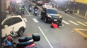 台中潭子僑忠國小，10歲女童上學走斑馬線，慘遭撞飛，42歲賴女駕駛無煞車撞上(圖／翻攝畫面)