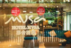 外稿勿用!!!!!!!!!!!!!!!
飯店餐廳開幕當年就摘下一星，於 2023 年再摘下二星。