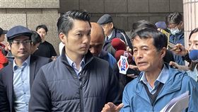 蔣萬安視察YouBike租借狀況。（圖／記者許皓婷攝影）