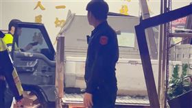 基隆,八堵,派出所,小貨車,衝撞,