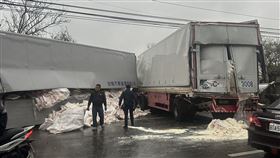 幼獅路,聯結車,車禍,事故（圖／翻攝自記者爆料網）