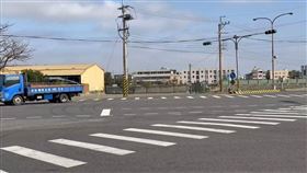 彰化伸港，撞飛3姊弟，超危險路口 專家會勘：改「Z字型」行穿線(圖／翻攝畫面)